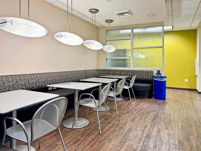 More Photos Of 1901 Avenue of the Stars, Los Angeles Coworking Space