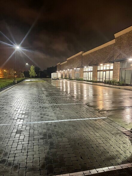 More Photos Of 675 Middle Tennessee Blvd, Murfreesboro Showroom For Lease