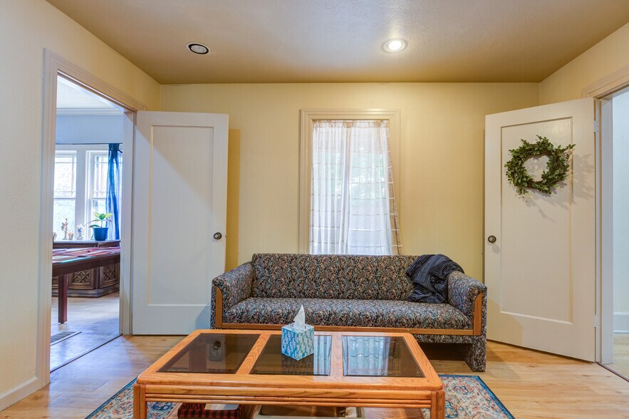 More Photos Of 2124 Broadway St, Lubbock Office For Sale