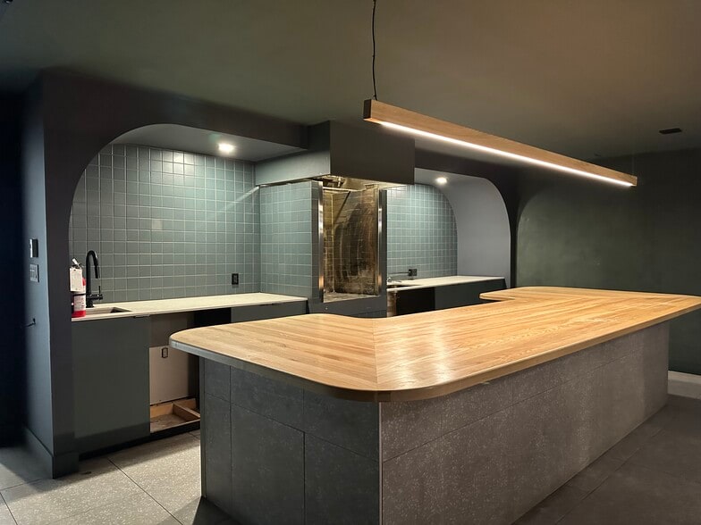 More Photos Of 10544 114th St NW, Edmonton Office For Lease