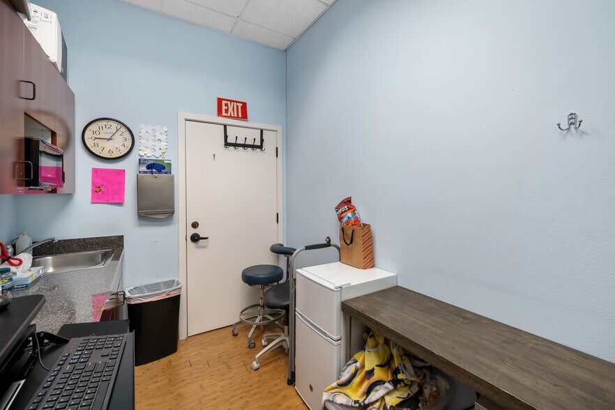 More Photos Of 106 Gateway Center Dr, Paso Robles Office For Lease