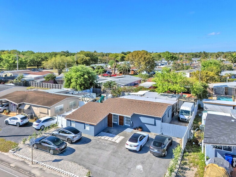 Primary Photo Of 7151 Taft St, Hollywood Office Residential For Sale