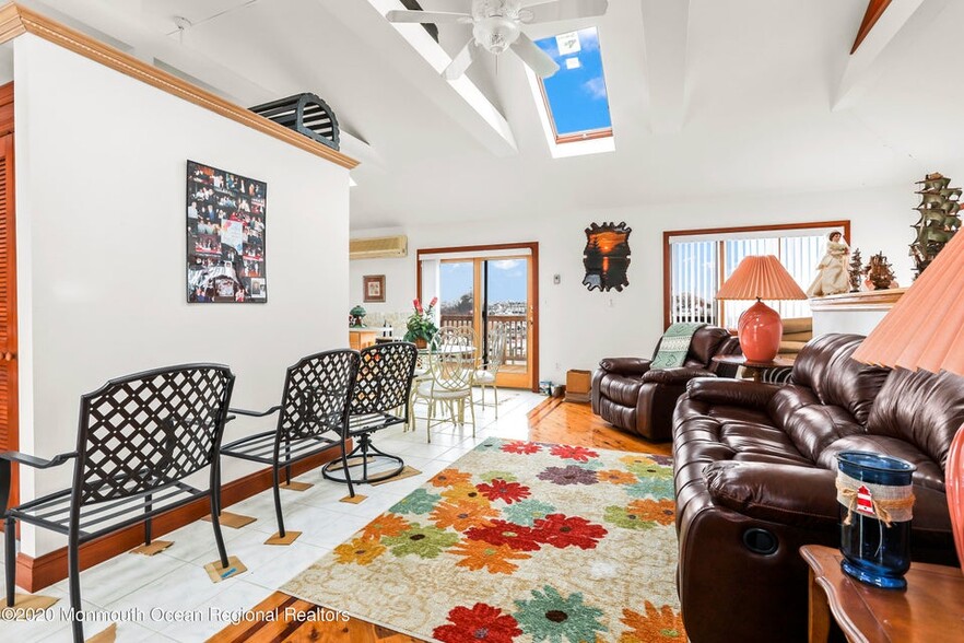 More Photos Of 520 Amboy, Keyport Marina For Sale