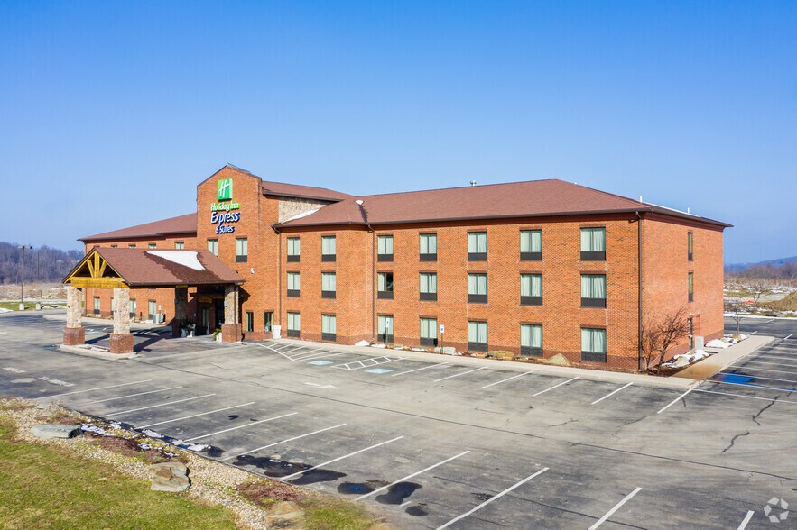 More Photos Of 3695 PA-31 East, Donegal Hotel For Sale