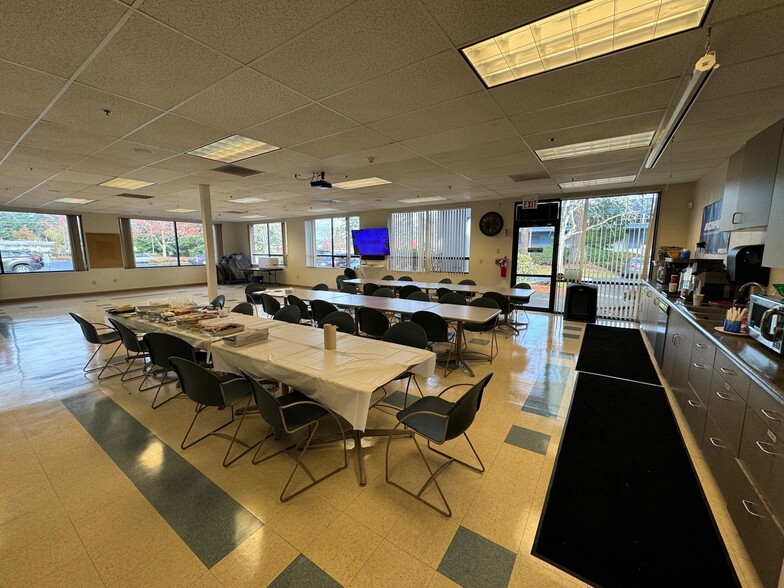 More Photos Of 1402 NE 136th Ave, Vancouver Service For Sale