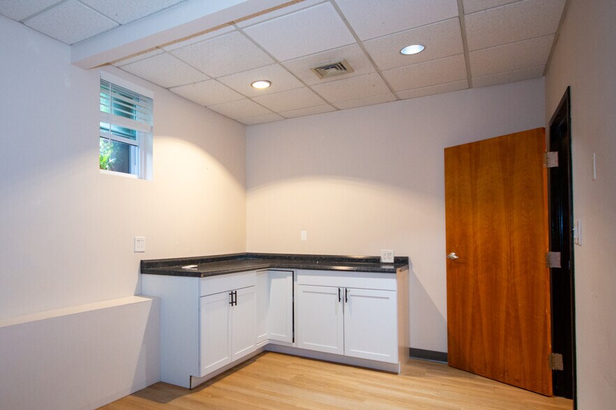 More Photos Of 189 Governor St, Providence Medical For Lease