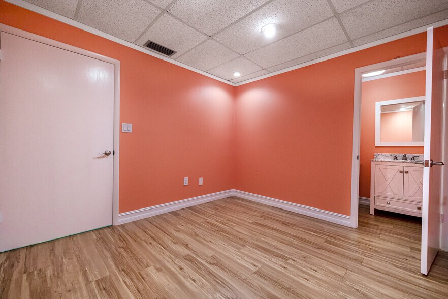 More Photos Of 6449 38th Ave, Saint Petersburg Medical For Lease