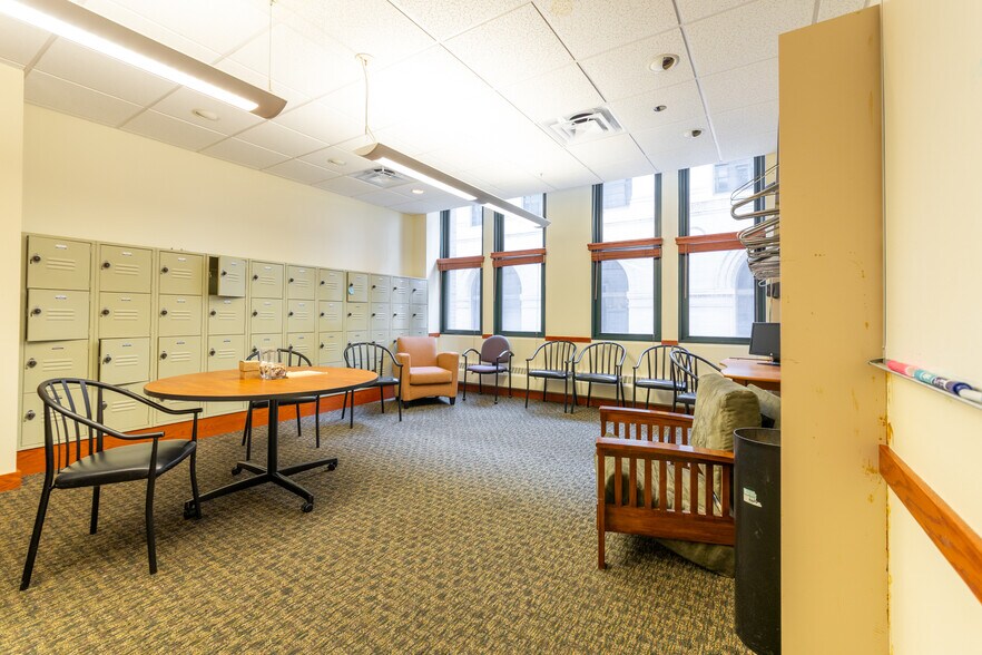 More Photos Of 50 E Washington St, Chicago Office For Sale