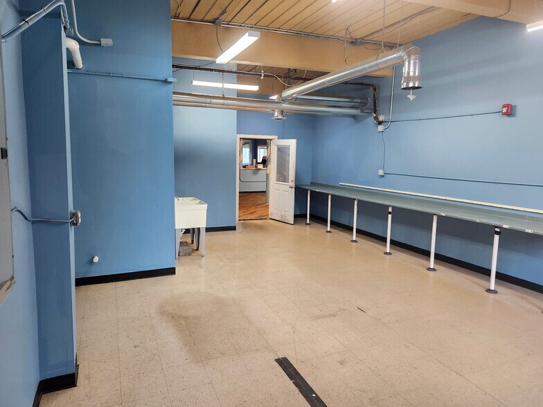 More Photos Of 1548 Burden Lake Rd, Averill Park Warehouse For Lease