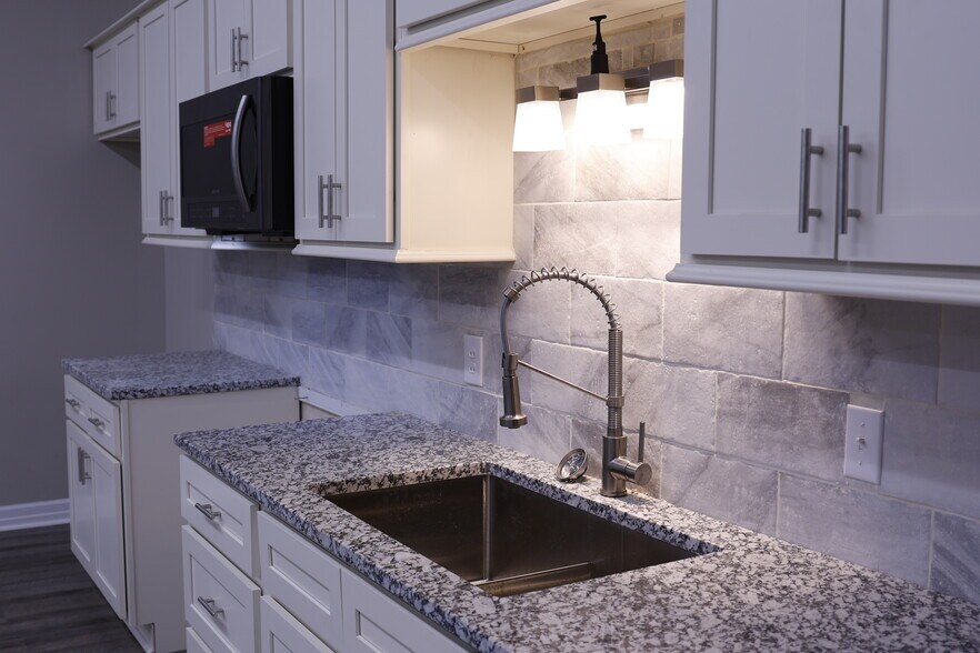 More Photos Of 325 W Main St, Lebanon Office Residential For Sale