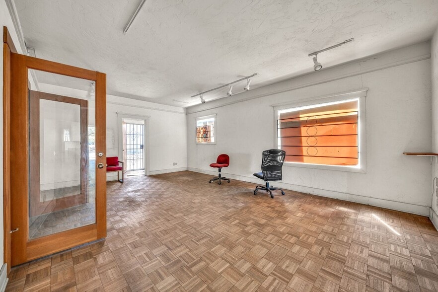 More Photos Of 1433 N 1st St, Phoenix General Retail For Sale