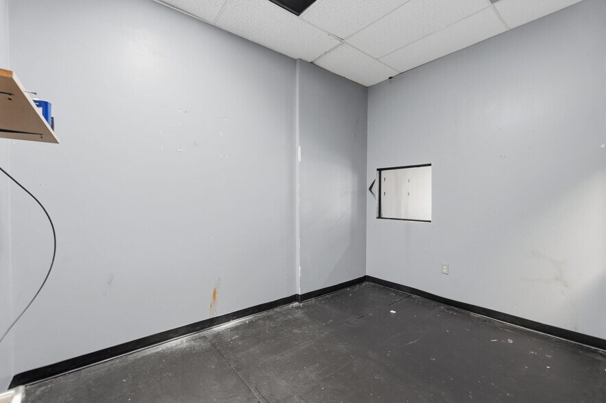 More Photos Of 3435 Medlock Bridge Rd, Peachtree Corners Convenience Store For Lease