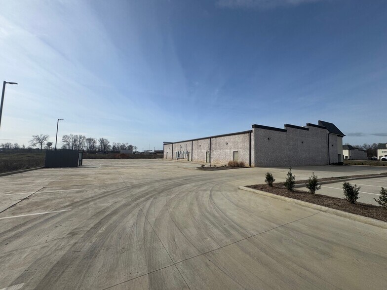 More Photos Of 100 Germantown Rd, Gluckstadt Restaurant For Lease