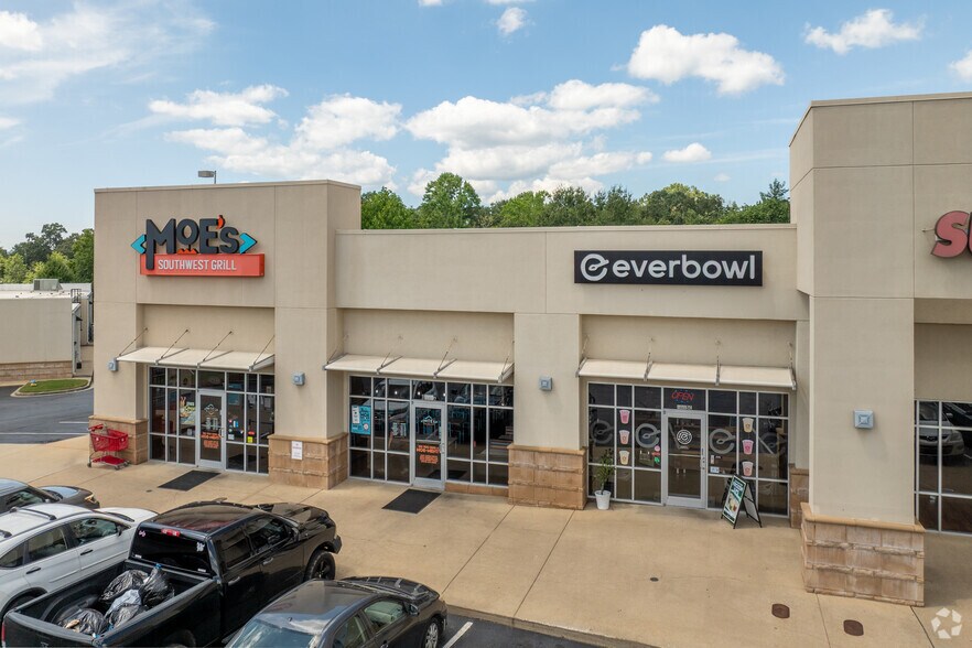 More Photos Of 6005-6007 Wade Hampton Blvd, Taylors General Retail For Lease