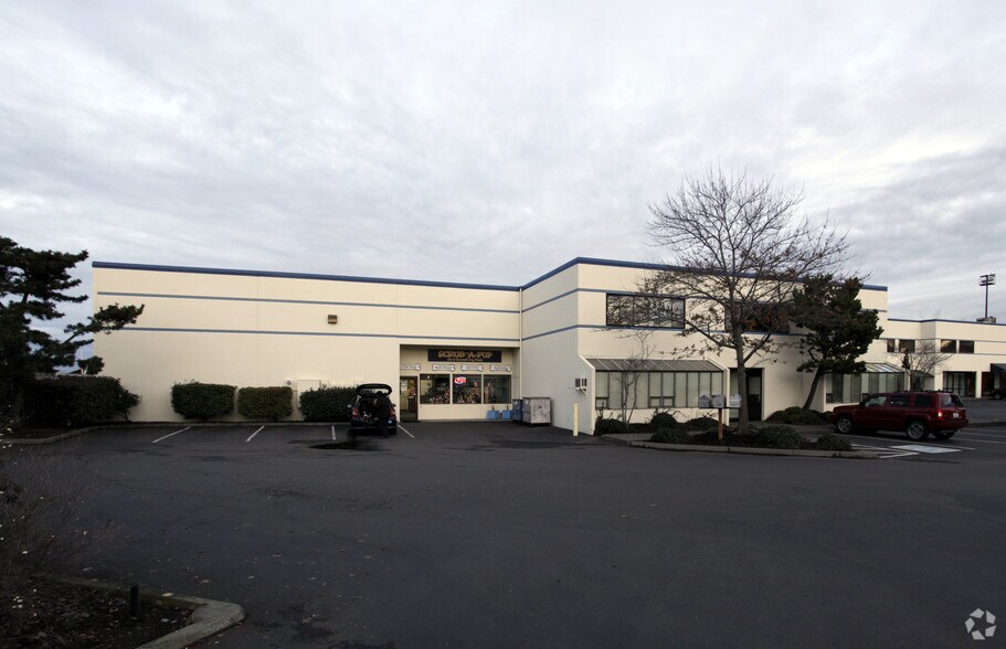 More Photos Of 180 W Dayton St, Edmonds Flex For Lease