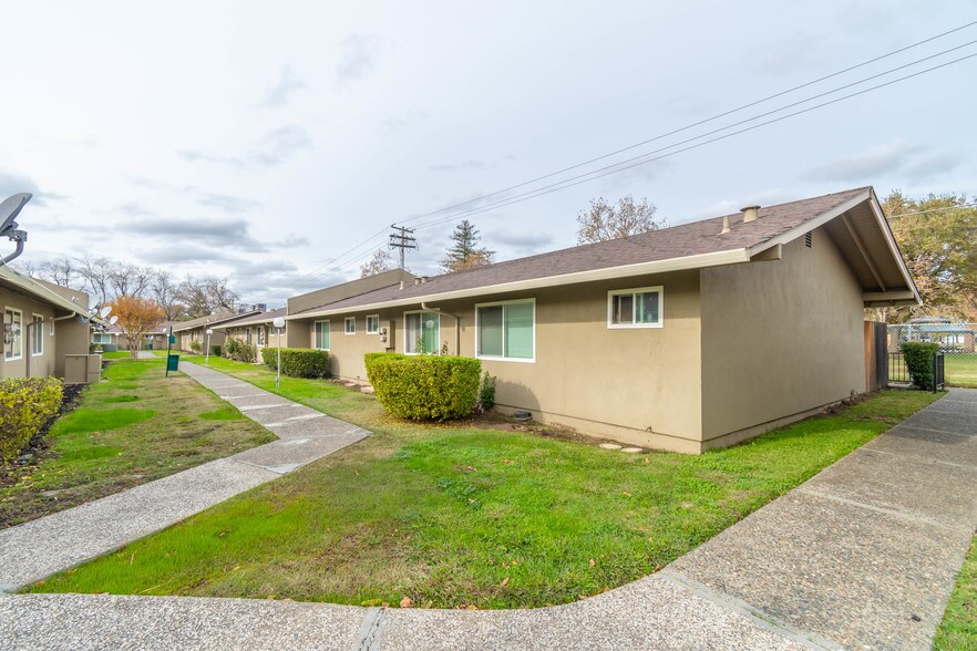 More Photos Of 6815 24th St, Sacramento Multifamily For Sale