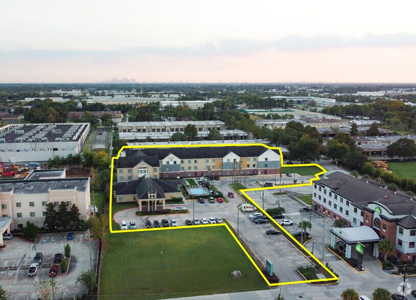 More Photos Of 1340 N Sam Houston Pky E, Houston Hotel For Sale