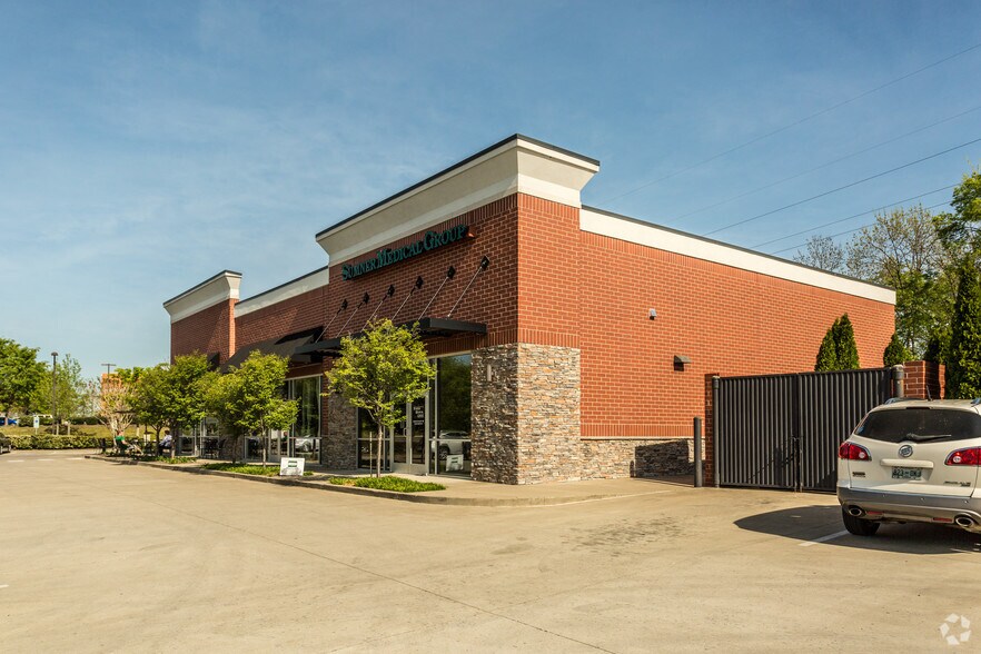 More Photos Of 880 Greenlea Blvd, Gallatin Freestanding For Lease