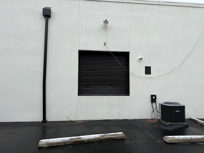 More Photos Of 1922 S Smithville Rd, Dayton Freestanding For Sale