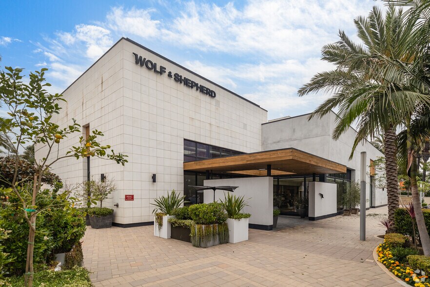 More Photos Of 800 S Pacific Coast Hwy, El Segundo Loft Creative Space For Lease