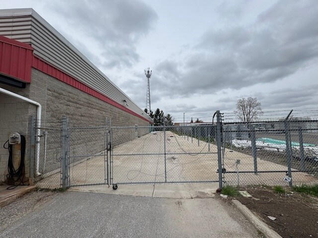 More Photos Of 2954 Ontario St, Perth East Freestanding For Lease