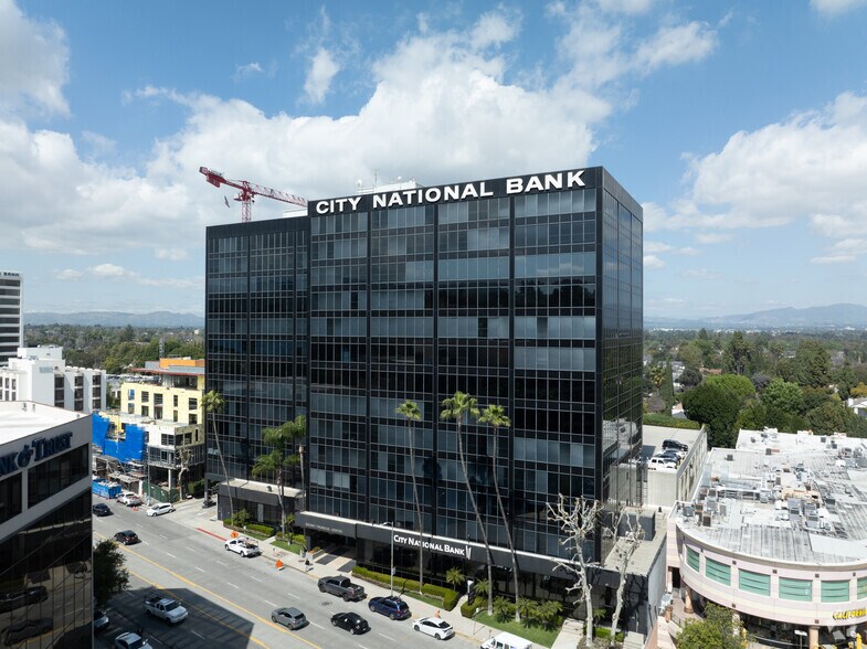 More Photos Of 16133 Ventura Blvd, Encino Office For Lease