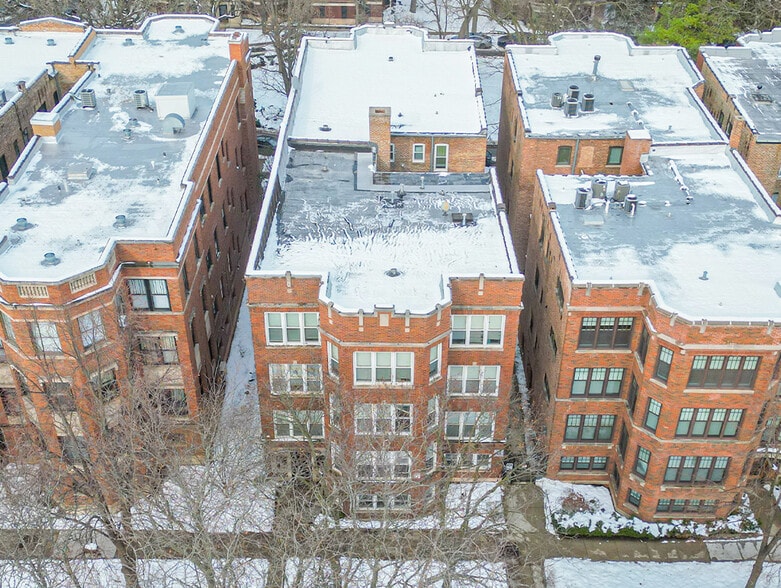 Primary Photo Of 1210 E Hyde Park Blvd, Chicago Apartments For Sale