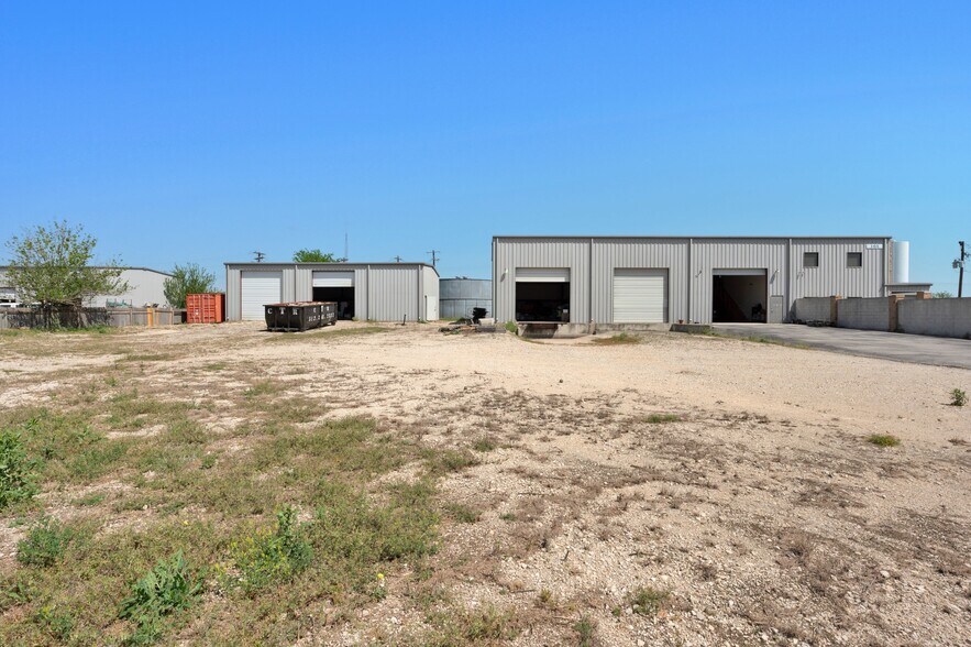 More Photos Of 165 Tecon Cv, Buda Warehouse For Lease