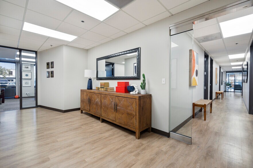 More Photos Of 202 E Earll Dr, Phoenix Medical For Sale