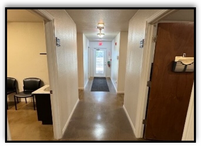 More Photos Of 200 Sydney Blvd, Thorndale Office For Lease