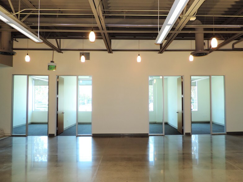 More Photos Of 25 Edelman, Irvine Office For Sale