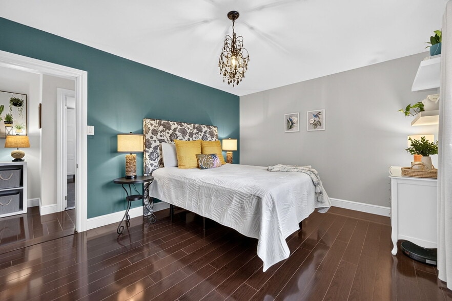 More Photos Of 10 Lincoln St, Ajax Apartments For Sale