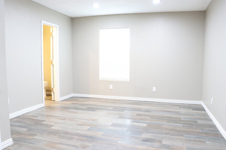 More Photos Of 2403 Avenue O, Eunice Warehouse For Lease