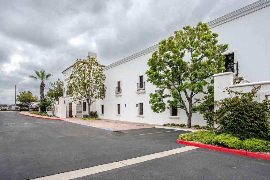 More Photos Of 4650 Overland Ave, San Diego Light Manufacturing For Lease