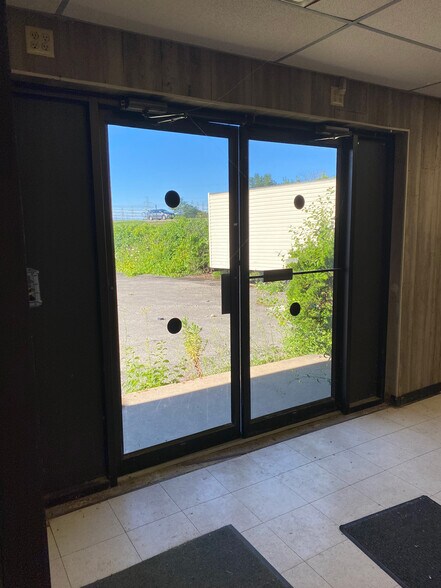 More Photos Of 3909 Witmer Rd, Niagara Falls Freestanding For Lease