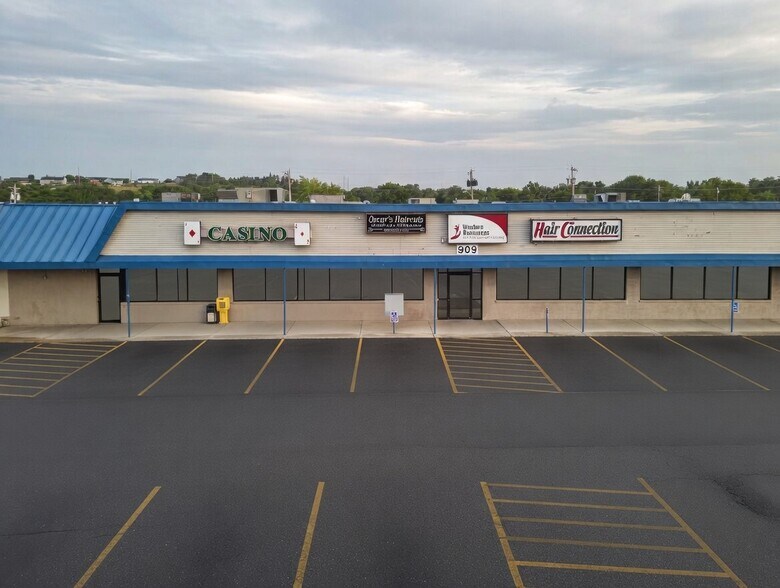 More Photos Of 909 E St Patrick St, Rapid City Storefront Retail Office For Lease