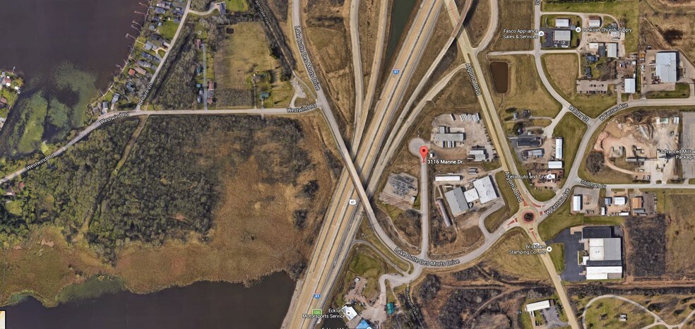 More Photos Of 3116 Marine Dr, Oshkosh Warehouse For Lease