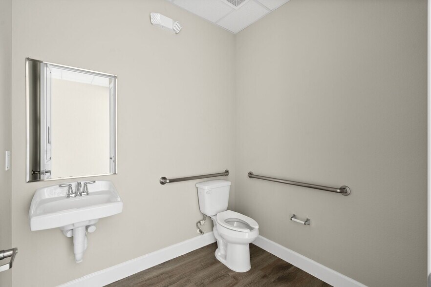 More Photos Of 5501 Cabrera dr, Sugar Land Medical For Lease