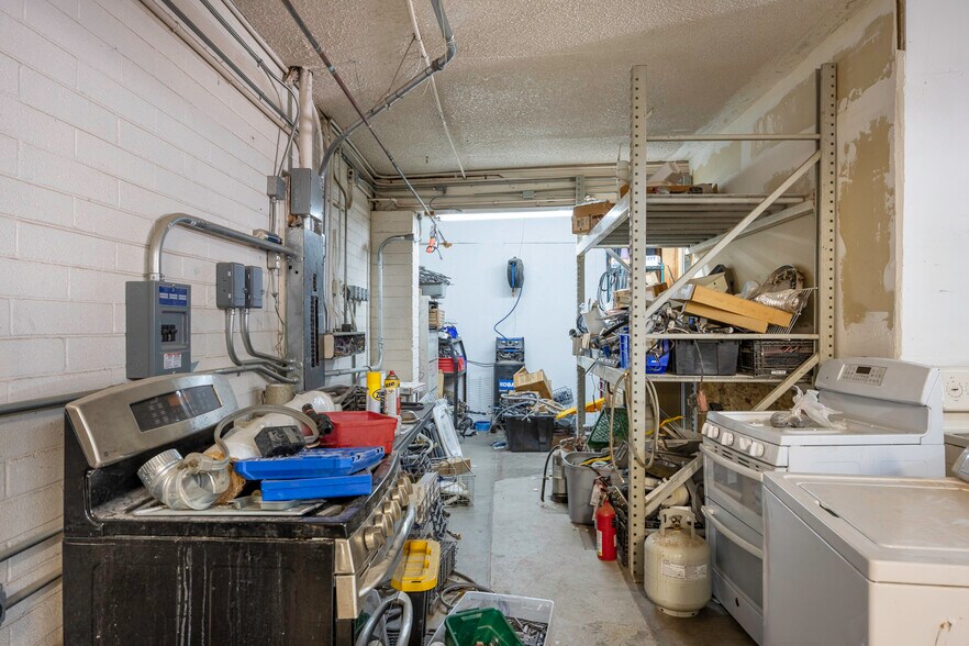 More Photos Of 655 W Cottonwood Ln, Casa Grande Showroom For Sale