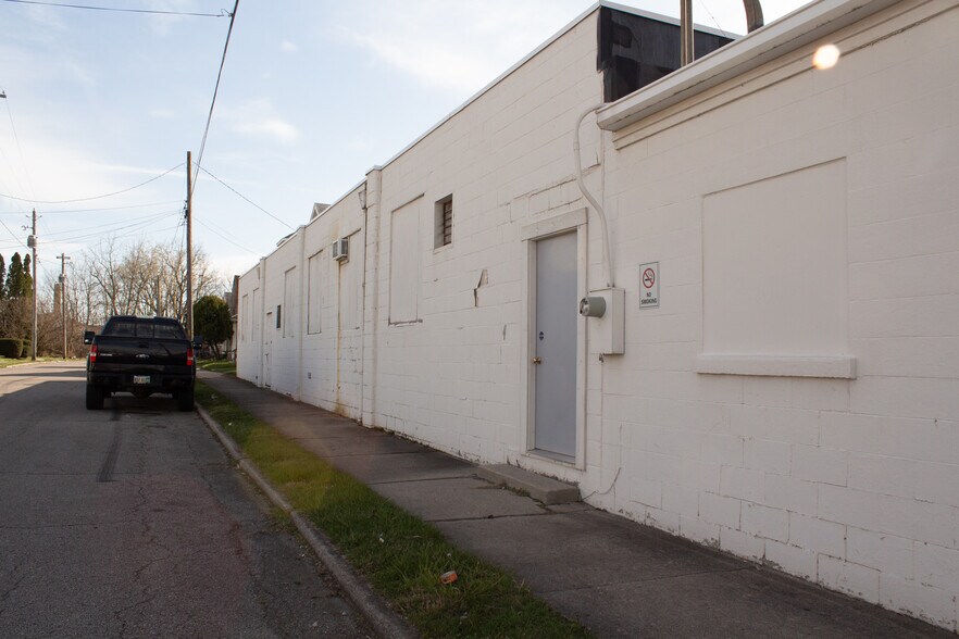 More Photos Of 645 Bellefontaine Ave, Marion Light Distribution For Sale