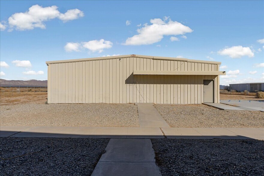 More Photos Of 6288 Curtis Pl, California City Warehouse For Sale