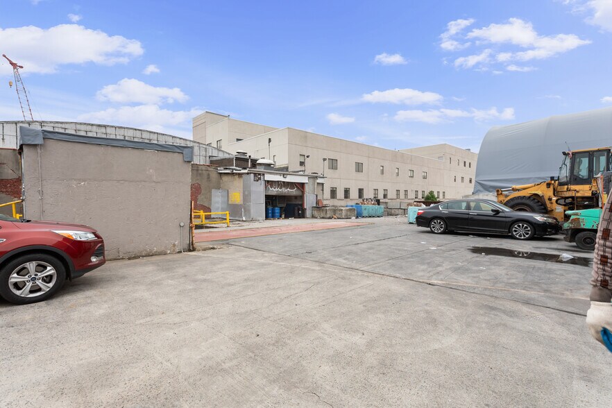 More Photos Of 141 6th St, Brooklyn Warehouse For Lease
