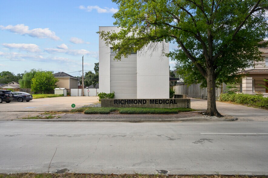 More Photos Of 1724 Richmond Ave, Houston Medical For Sale
