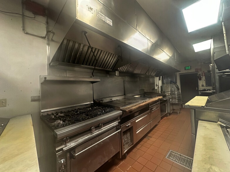 More Photos Of 1695-1699 W San Carlos St, San Jose General Retail For Lease