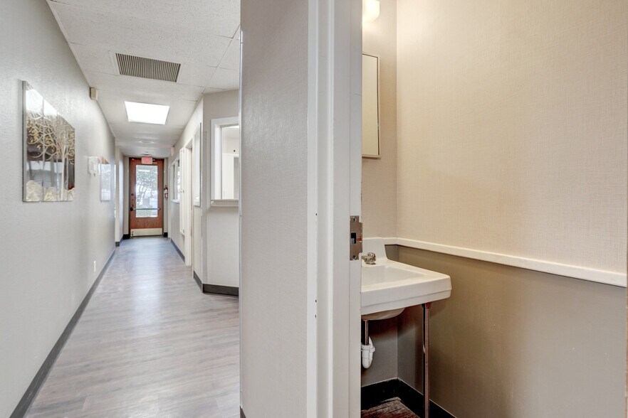 More Photos Of 3100 S Elm Pl, Broken Arrow Medical For Lease