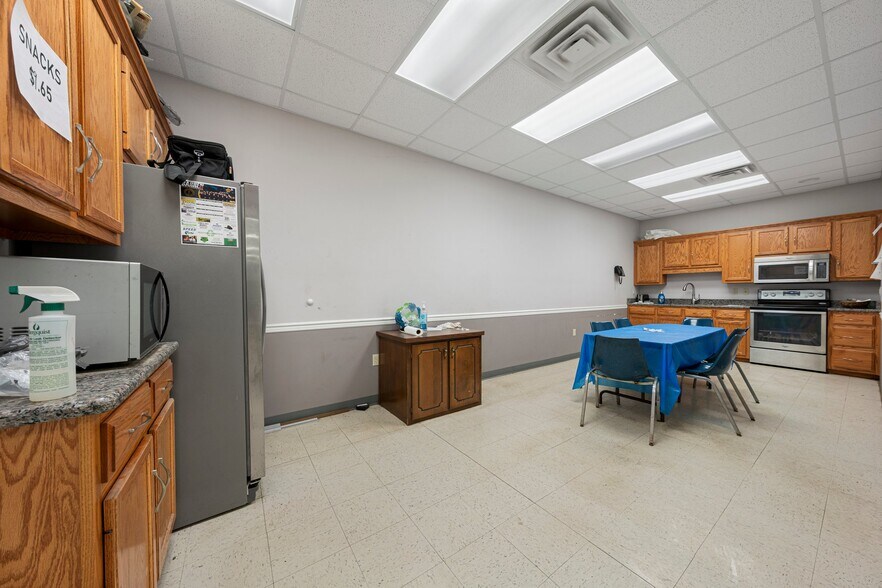 More Photos Of 300 Samson St, Glasgow Light Manufacturing For Sale