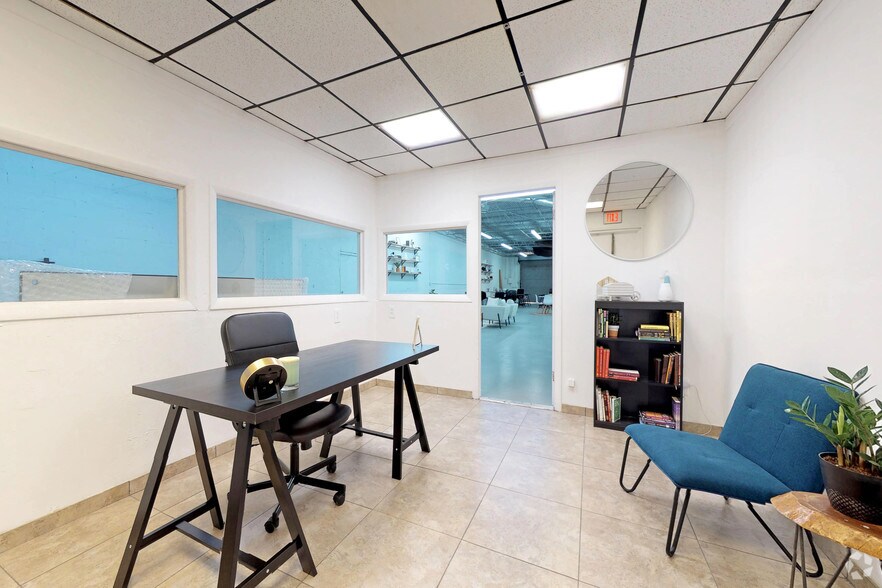 More Photos Of 4032-4046 NE 6th Ave, Oakland Park Warehouse For Lease