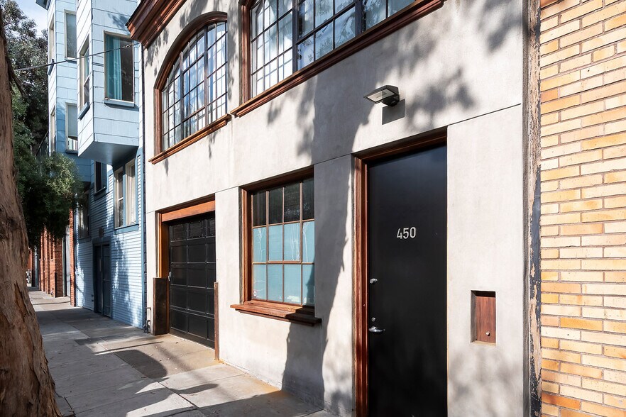 More Photos Of 450 Clementina St, San Francisco Showroom For Lease