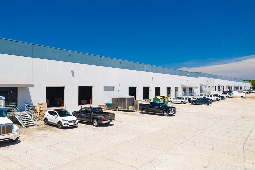 Primary Photo Of 9940 Currie Davis Dr, Tampa Warehouse For Lease