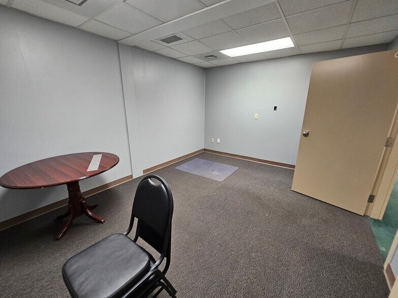 More Photos Of 97 S 4th St, Ishpeming Office For Lease